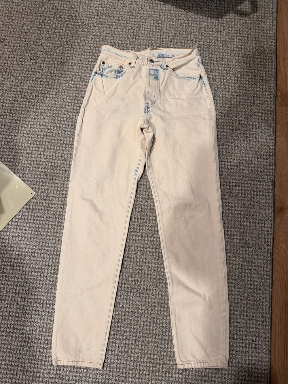 Levi's Straight Leg Jeans in Off-White with Light Blue Accents size 27